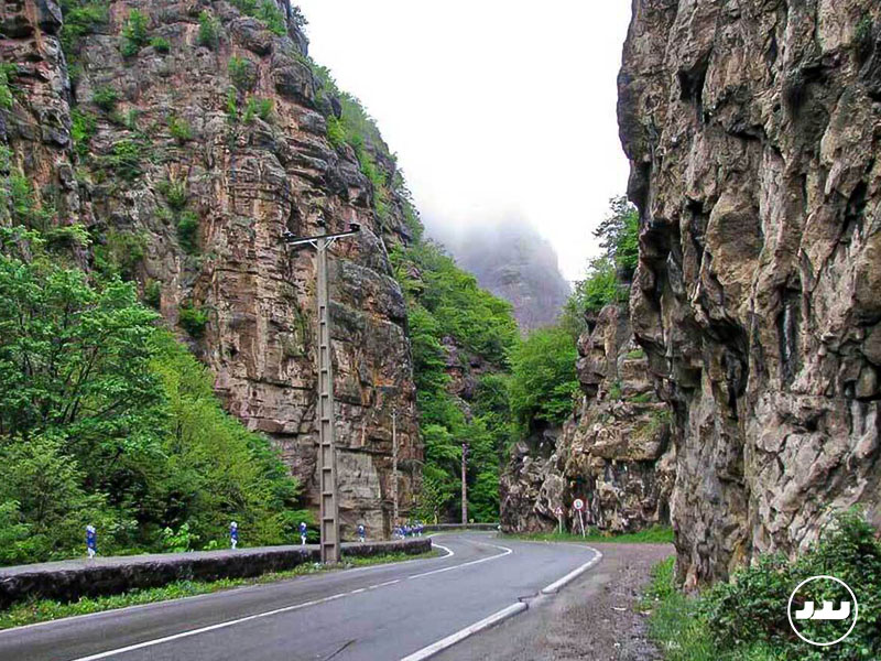 جاده چالوس | عشق و هیجان در پیچ وخمهای جاده
